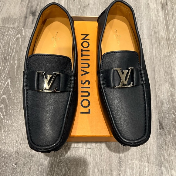 Louis Vuitton AUTHENTIC LOAFERS - Picture 2 of 5